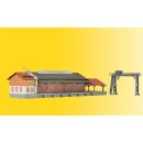 KIBRI 36606 Z Gueterhalle m. Ueberladekr Massstab: Z
