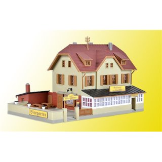 KIBRI 37114 N Gasthaus "Zur Eisenbahn" m. Massstab: N