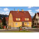 KIBRI 38160 H0 Wohnhaus mit Mansarde Massstab: H0