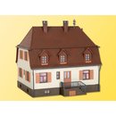 KIBRI 38166 H0 Wohnhaus mit Walmdach Massstab: H0