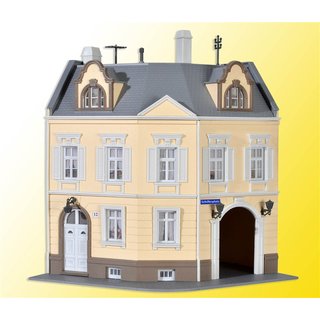 KIBRI 38387 H0 Haus "Am Schillerplatz" in Massstab: H0