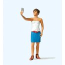 Preiser 45524 Junge Frau beim Selfie  Spur G