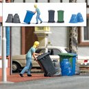 Busch 7874 Action Set: Frau mit Mülltonne Spur H0