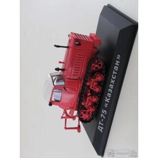 IXO 437138 (Blister) Raupe DT-75  Maßstab 1:43