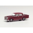 *Herpa 420457-002 Mercedes Benz 200 Heckflosse, weinrot...