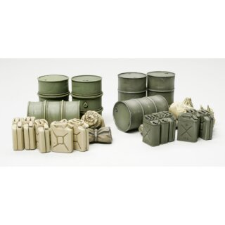 Tamiya 300032510 1:48 WWII Diorama-Set Fässer&
