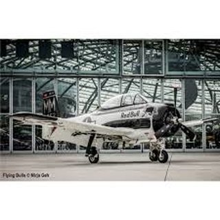 Revell 05635 Geschenkset Flying Bulls T-28B Trojan  Maßstab 1:48