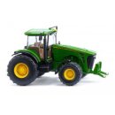 Wiking 039103 John Deere 8330  Maßstab 1:87