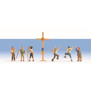 Noch 36874 Bergwanderer mit Gipfelkreuz