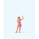 PREISER 28143 Frau mit Deospray Massstab: H0