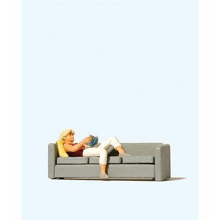 PREISER 28179 Lesende auf Sofa Massstab: H0