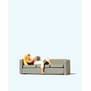 PREISER 28179 Lesende auf Sofa Massstab: H0