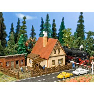 VOLLMER 7570 N -Bahnwärterhaus m. Nebengeb. Massstab: N